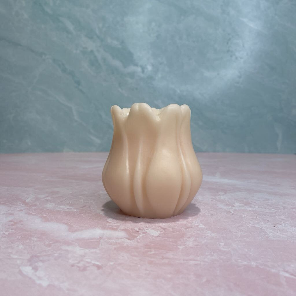 Tulip Candle