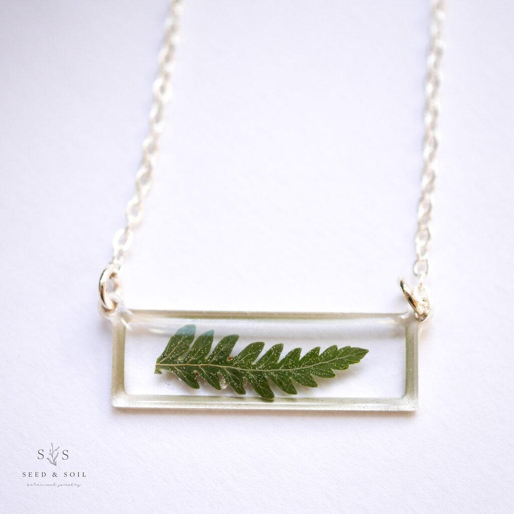 Minimalist Bar Necklace - Fern