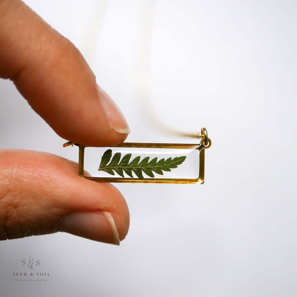 Minimalist Bar Necklace - Fern