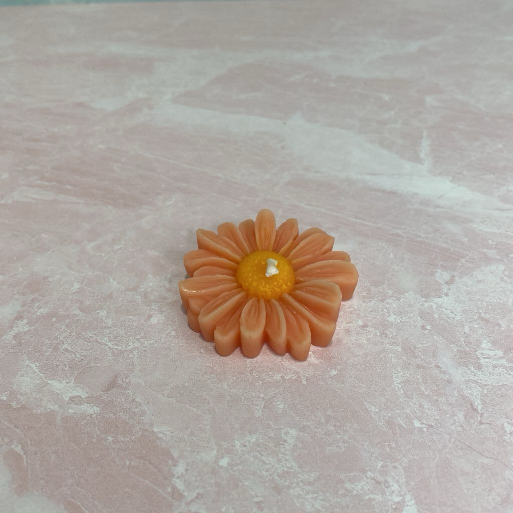 Daisy Candle