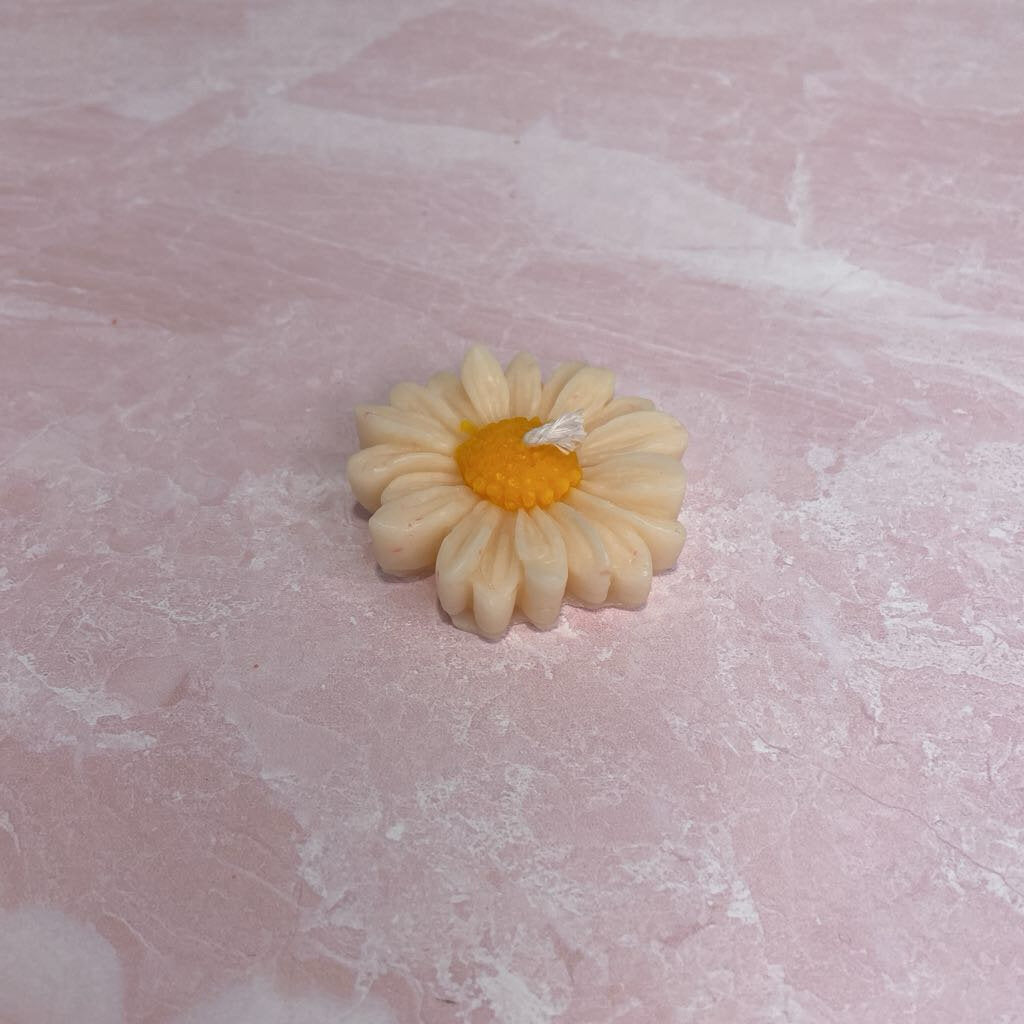 Daisy Candle