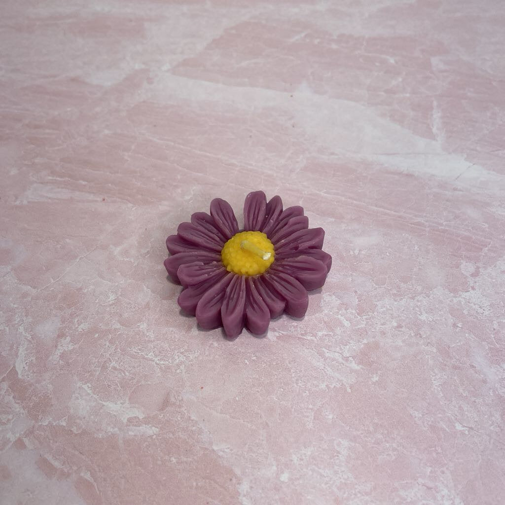 Daisy Candle