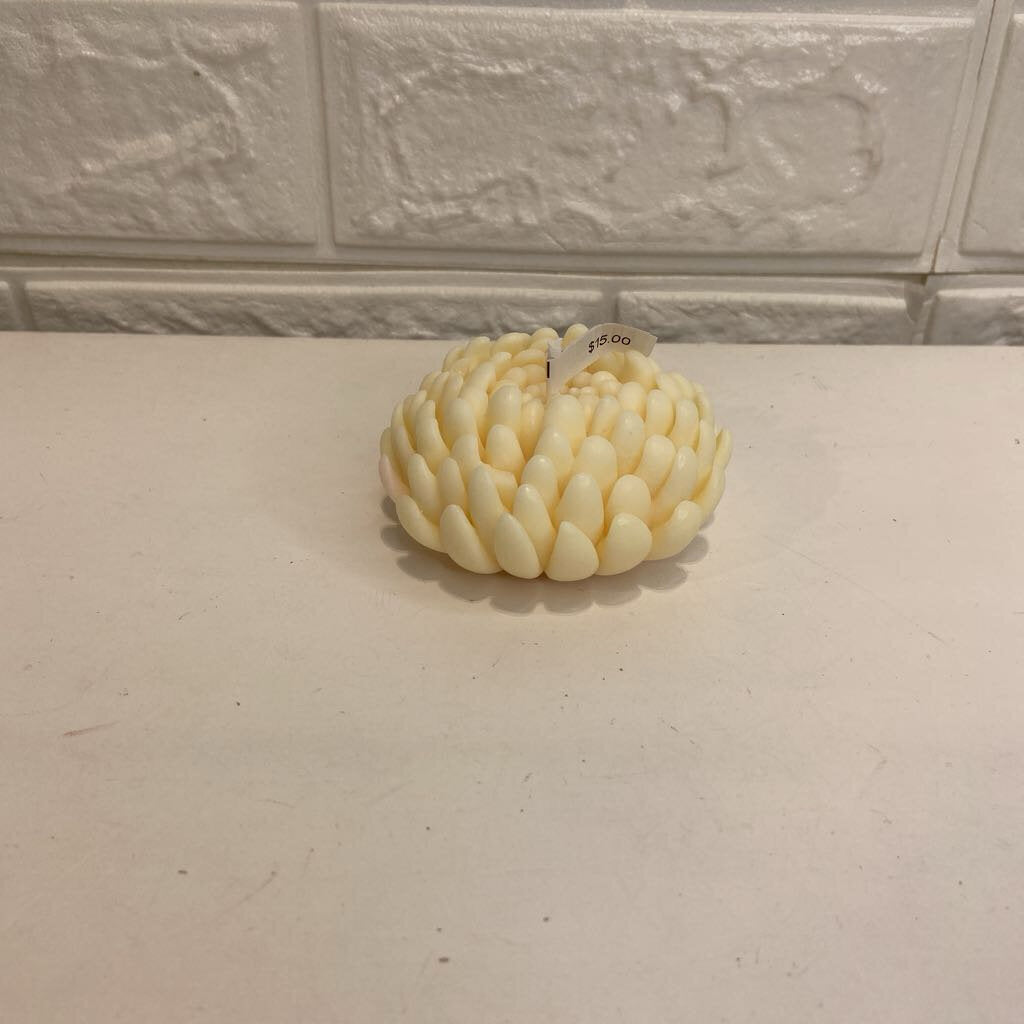 Large Mum Candle