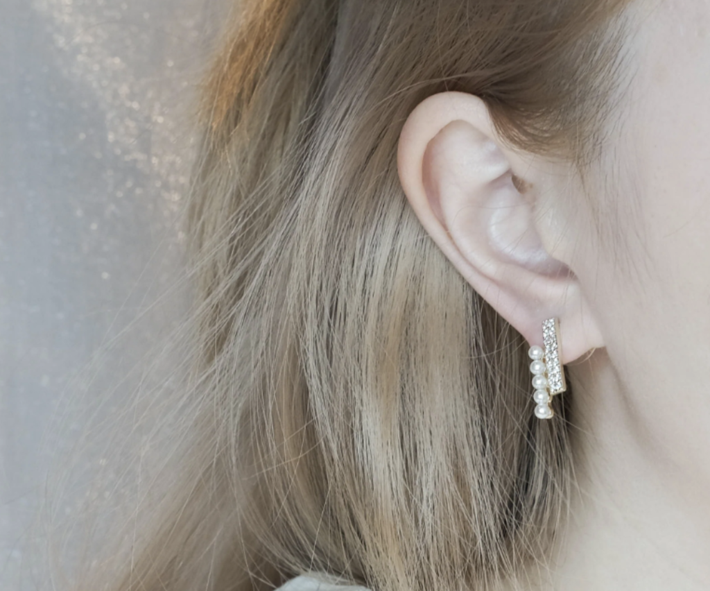 Straight Line Pearl Earrings